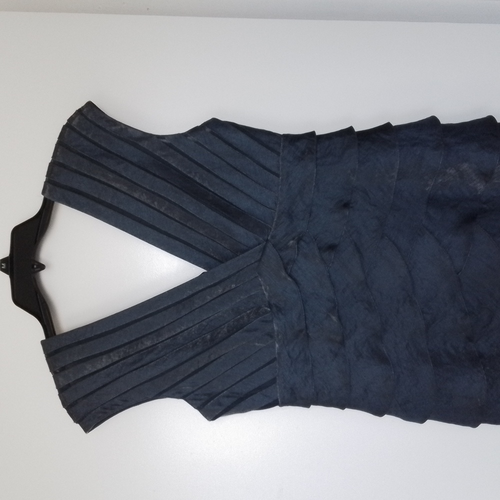 Adrianna Papell | navy tiered shimmering cocktail dress | size 8